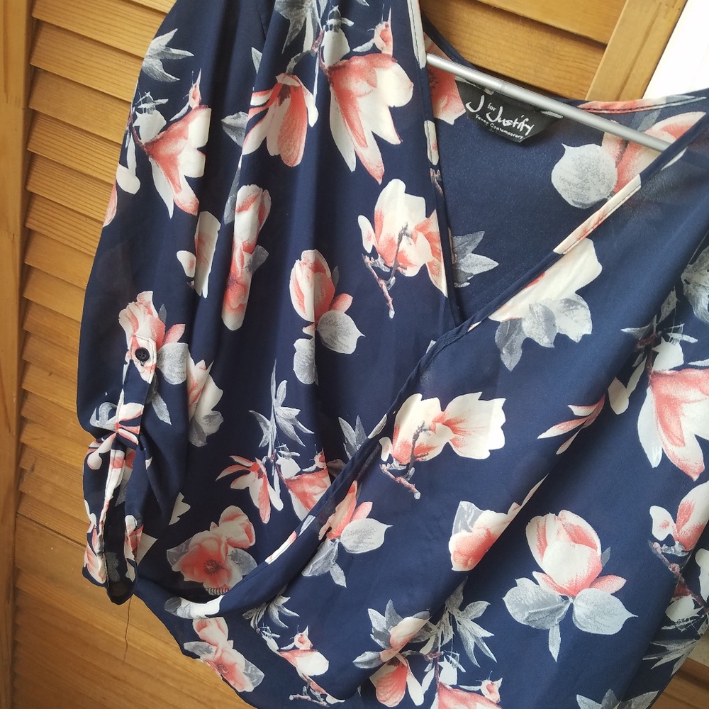 Pretty trendy floral cross-front wrap blouse